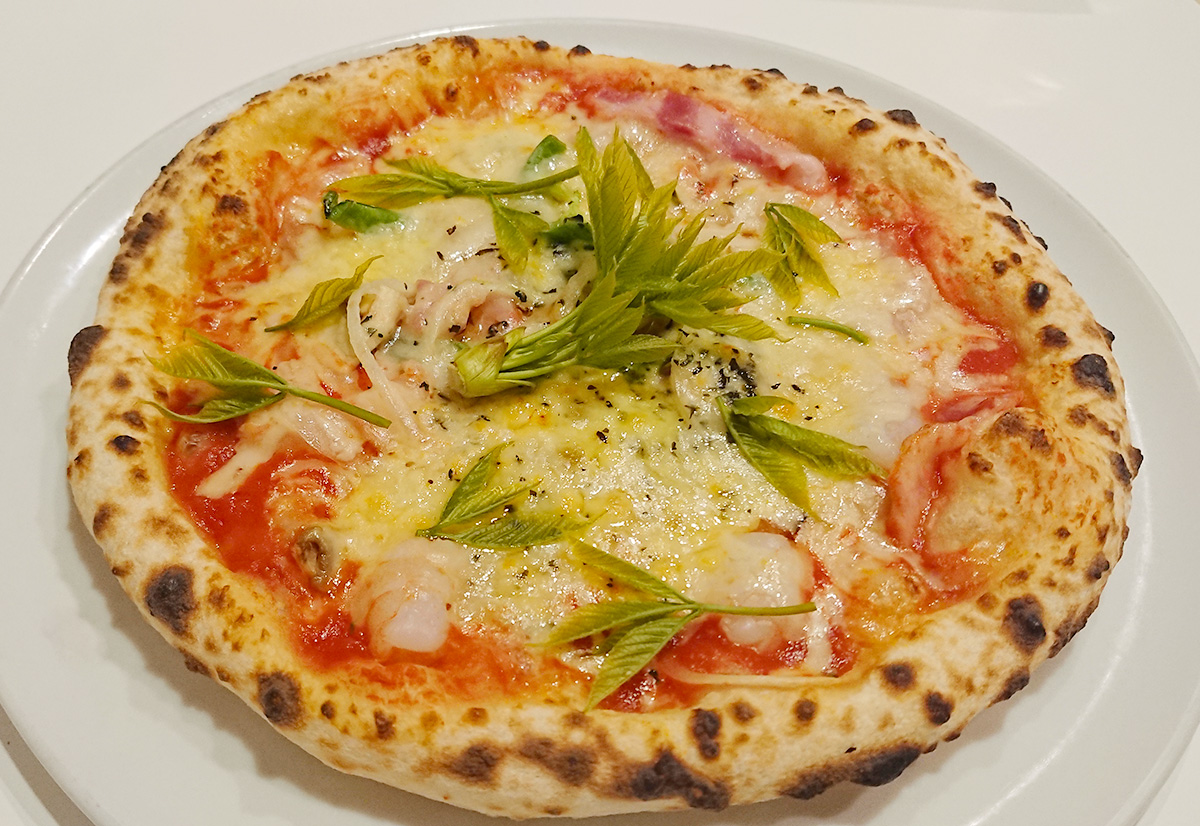 コシアブラのミックスピザ